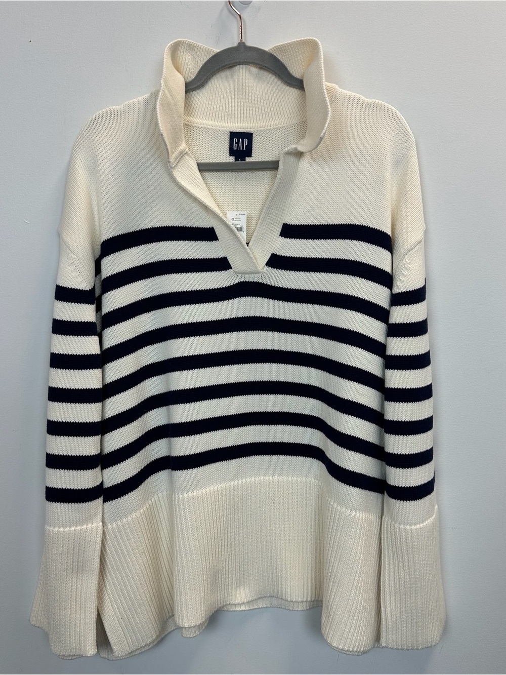 NWT GAP Cream and Black Striped V-Notch Pullover Sweater